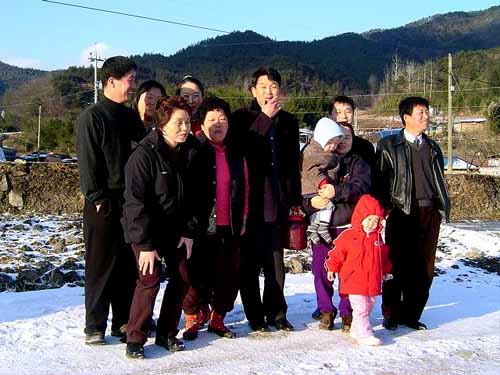 어른들 살아 계실 적에 사진 한장 남기는 것도 꽤 의미 있는 일입니다. 